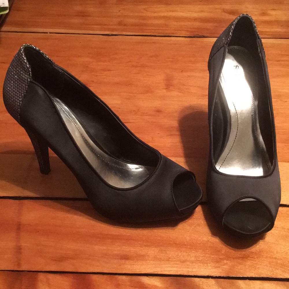 Black shoe with silver sequined heel